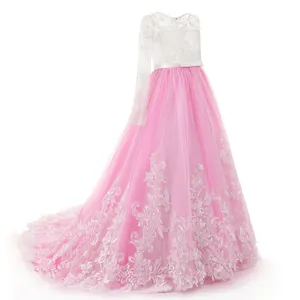 Détail du corsage en dentelle blanche et jupe en tulle rose à appliqués pour petites filles