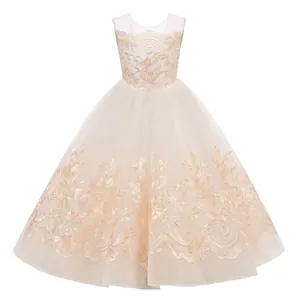 Vestido de damita de honor color champán con bordados florales y falda de tul pomposa