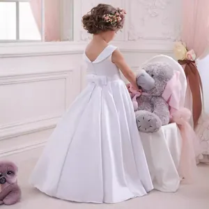 Robe de demoiselle d'honneur élégante en satin blanc sans manches avec grand nœud