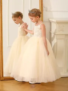Elegantes champagnerfarbenes Blumenmädchenkleid aus Spitze mit Tüllrock und Trägern