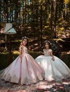Elegante abito da ballo da bambina in raso con ricami in pizzo per matrimoni e compleanni