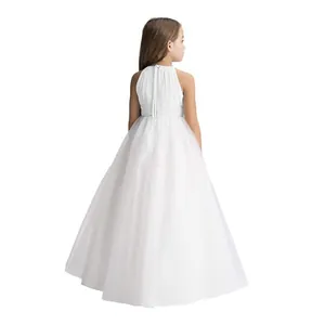 Dettaglio dell'abito da damigella bianco senza maniche in chiffon con gonna in tulle