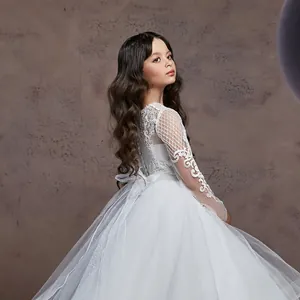 Robe de demoiselle d'honneur blanche en dentelle avec jupe en tulle pour cérémonies