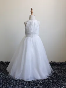 Elegante abito da damigella bianco in chiffon senza maniche con gonna in tulle a strati