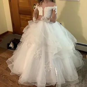 Weißes Langarm-Blumenmädchenkleid aus Spitze mit mehrlagigem Tüll-Prinzessinnenrock