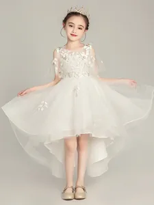 Vestido de niña de flores en tul blanco con bordados de encaje y lentejuelas brillantes