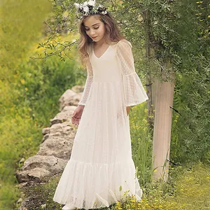 Robe de demoiselle d'honneur blanche en dentelle à manches longues et tulle