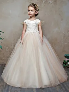 Robe de demoiselle d'honneur élégante en dentelle champagne avec jupe en tulle multicouche
