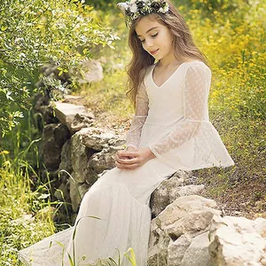 Robe de mariée élégante en dentelle blanche pour fille avec col en V et jupe en tulle