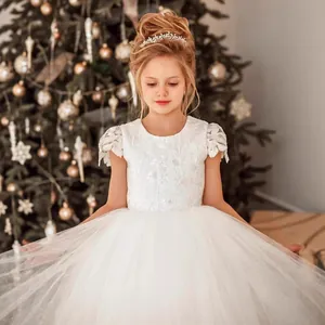 Détails de la robe princesse blanche pour fille avec corsage pailleté et jupe en tulle