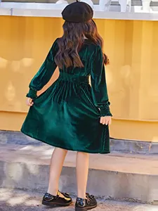 Vestido de niña manga larga en terciopelo verde oscuro elegante para navidad y fiesta