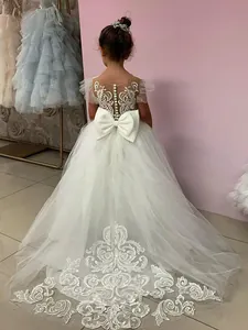Robe de princesse blanche pour fille avec dentelle, nœud et longue traîne