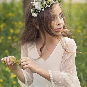 Bandeau à fleurs avec robe de princesse en dentelle blanche à manches longues fille