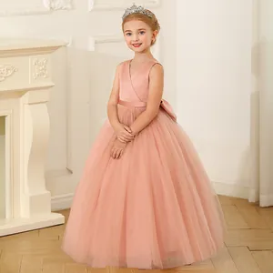 Détail du corsage en satin rose sans manches et jupon en tulle multicouche pour filles