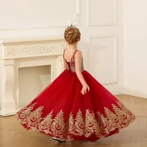 Robe de bal rouge pour fille avec broderies florales dorées et laçage au dos croisé