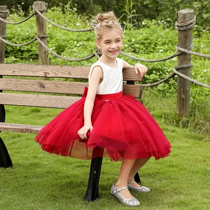 Vestido de princesa para niñas en encaje blanco y tul rojo con un gran lazo en la cintura