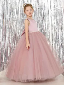 Ärmelloses rosa Mädchenkleid aus Satin und Tüll mit elegantem Perlenbesatz in der Taille