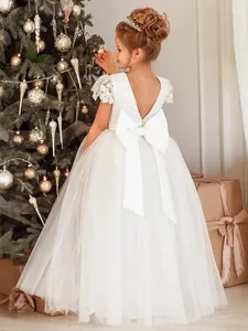 Robe de demoiselle d'honneur blanche en dentelle avec grand nœud et jupe en tulle