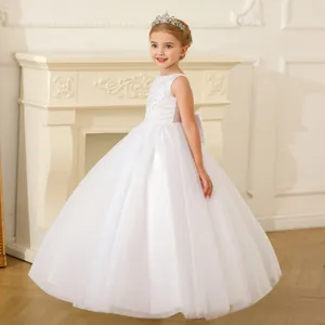 Détails de la robe de demoiselle d'honneur blanche sans manches avec broderie en dentelle
