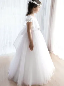 Robe de demoiselle d'honneur blanche en dentelle avec nceud satiné et tulle