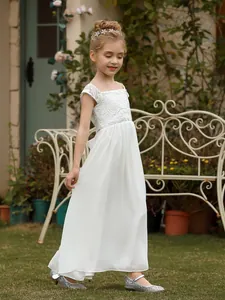 Elegante witte kanten bloemenmeisjesjurk met een lange chiffon rok voor bruiloften