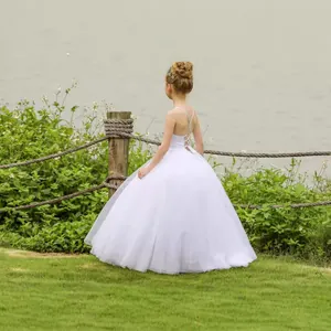 Elegantes weißes Blumenmädchenkleid aus Spitze mit Rückenausschnitt für Hochzeitsfeiern
