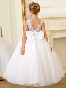 Robe de demoiselle d'honneur blanche en dentelle sans manches avec grand nœud satin