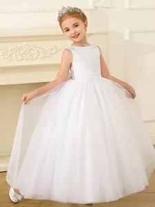 Robe de demoiselle d'honneur blanche sans manches avec broderie et jupe en tulle bouffante