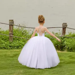 Weißes rückenfreies Ballkleid für Mädchen mit mehrlagigem Tüll und Trägerdetails