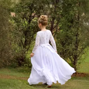 Robe de demoiselle d'honneur en dentelle blanche à manches longues avec nœud en soie
