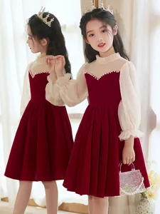 Elegante abito in velluto bordeaux per bambine con maniche in mesh e dettagli di perle