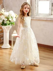Elegantes ärmelloses Champagner-Blumenmädchenkleid mit Blumenstickerei und Tüllrock