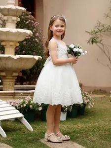 Robe de demoiselle d'honneur blanche en dentelle sans manches pour mariage et fête