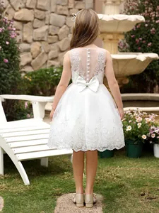 Robe de cérémonie blanche en dentelle pour fille avec nœud et jupe en tulle