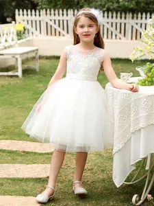 Elegante abito bianco da principessa senza maniche in pizzo per bambine e damigelle
