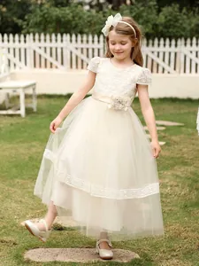 Vestido de princesa beige de encaje y tul para niñas con cinturón floral para fiestas