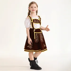 Detailansicht eines Kinder Dirndls mit Blumenstickerei und Samtweste für Oktoberfeste