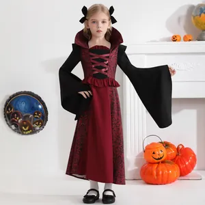 Détail du costume de vampire pour filles avec corsage à lacets et manches évasées d'Halloween
