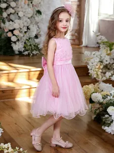 Robe de demoiselle d'honneur rose sans manches avec broderie et grand nœud au dos