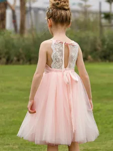 Vestido de gala en tul rosa para niña con encaje elegante en espalda y lazo