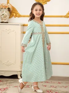 Minzgrünes Dubai Kaftan Kleid für Mädchen mit goldenen Punkten und Ethno-Stickerei