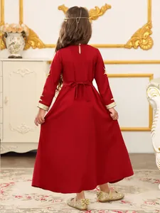 Elegante vestido largo abaya rojo para niña con bordado dorado y lazo en cintura
