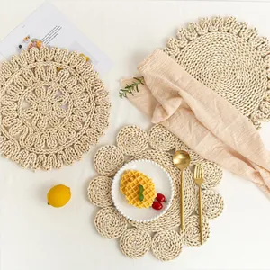 Handmade Round Corn Husk Placemats Woven Flower Shaped Heat Resistant Insulation Table Mats For Kitchen Dining Home Decor