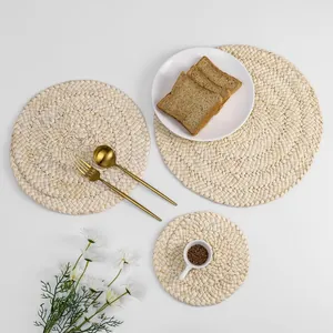Handgewebte Tischsets aus Maishülsen im japanischen Stil für Isolierung und Food-Fotografie