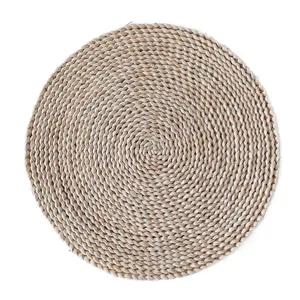Natural round woven placemat made of straw, heat-resistant decorative dining mat