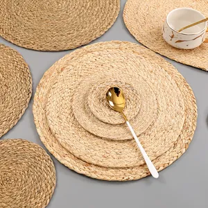 Japanese Style Hand Woven Natural Seagrass Corn Husk Place Mat Round Heat Resistant Non Slip Table Mat For Home Kitchen Dining