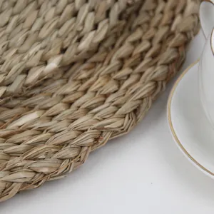 Thick circular seagrass placemat with natural hand-woven heat insulation texture