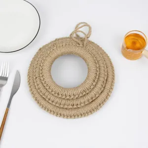 Set de table rond en jute tissé main avec boucle de suspension et texture naturelle