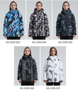 Detail van vijf bloemen- en abstracte patronen voor waterdichte skijassen voor dames