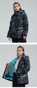 Detail van de waterdichte dames ski-jas met bloemenprint, capuchon en meshzakken